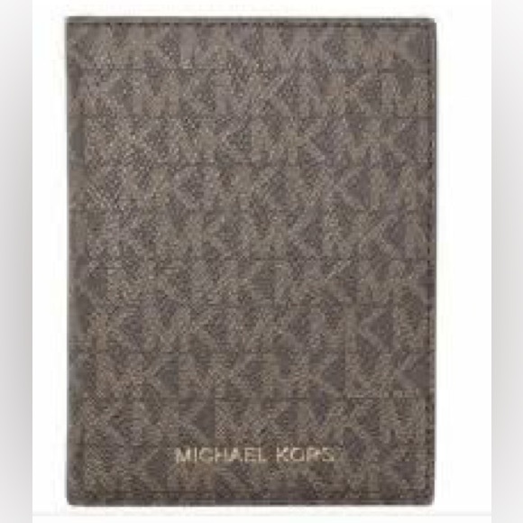 Michael Kors Accessories - ✈️ 🛳️ NWOT Michael Kors Jet Set Travel Passport Holder Wallet - Brown